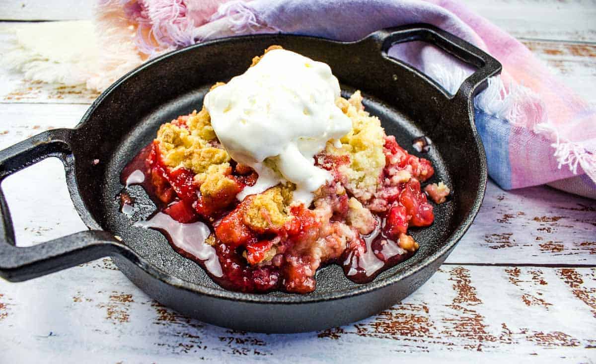 <p>Embrace the simplicity of Rhubarb & Strawberry Crumble – Christmas desserts you’ll dream about with a sweet-tart twist. The crumbly topping adds that perfect sugar rush, making this dessert a addition to your holiday lineup.<br><strong>Get the Recipe: </strong><a href="https://cookwhatyoulove.com/rhubarb-strawberry-crumble/?utm_source=msn&utm_medium=page&utm_campaign=msn">Rhubarb & Strawberry Crumble</a></p>