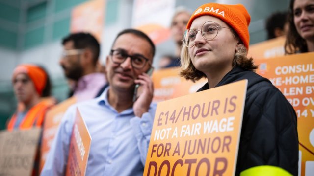 if-junior-doctors-get-paid-when-on-strike-and-how-much-they-earn