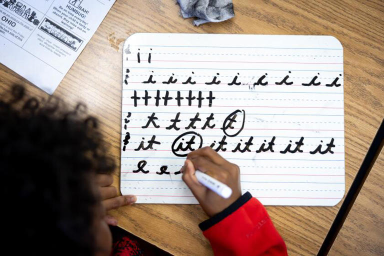Learning cursive in school, long scorned as obsolete, is now the law in California