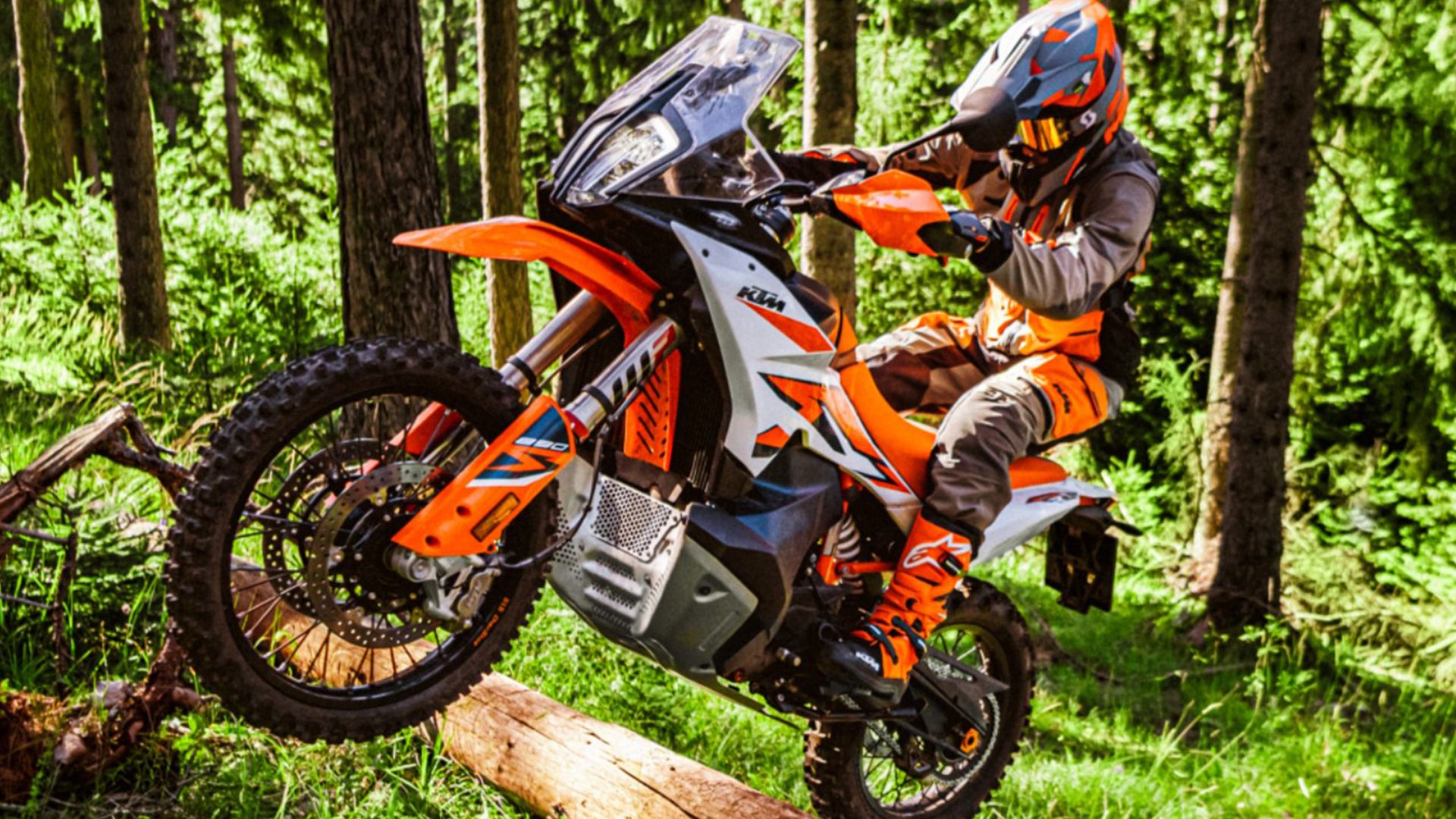 KTM 890 Adventure R: What Makes This A Unique Mid-Weight Adventure Bike