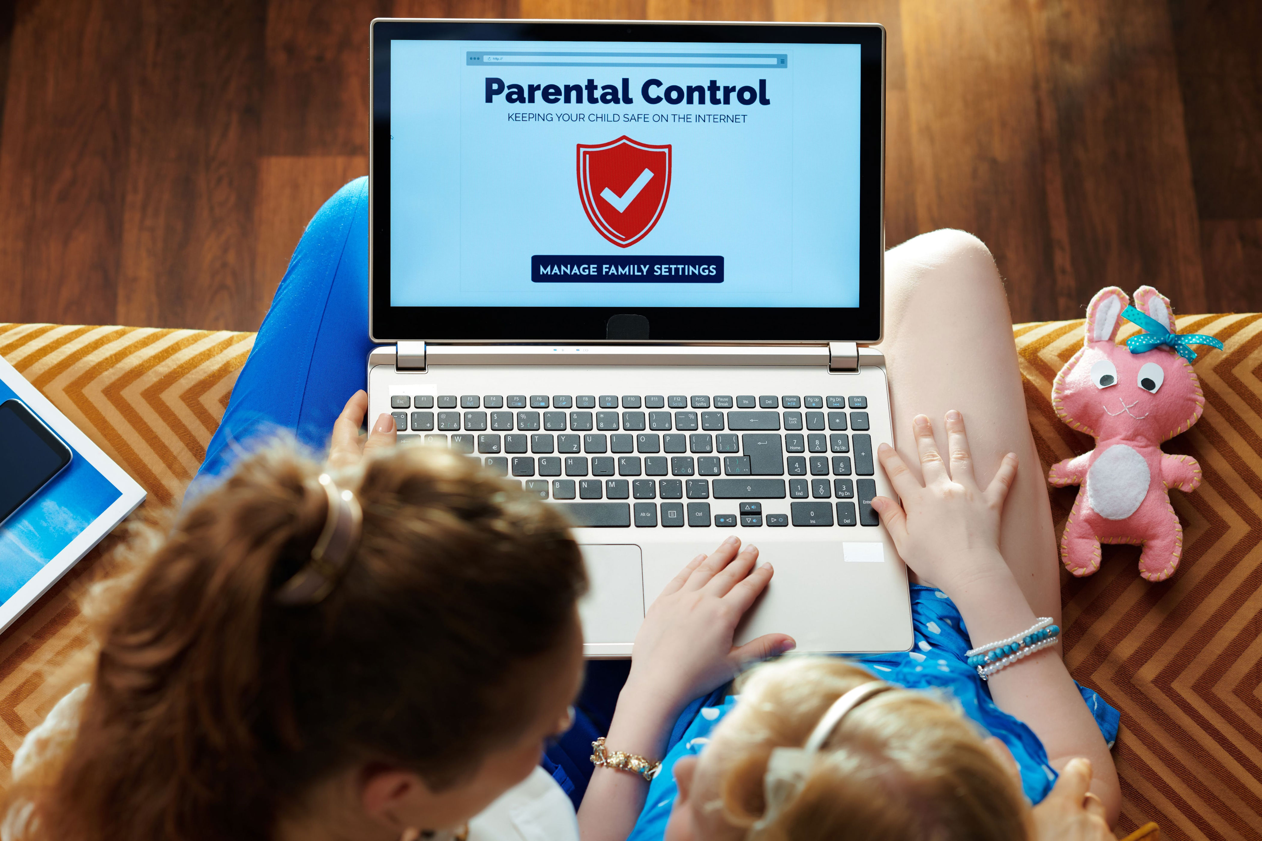 Parents control. Parental Control. Безопасность в интернете для детей. Родительский контроль в интернете. Родительский контроль на ноутбуке.