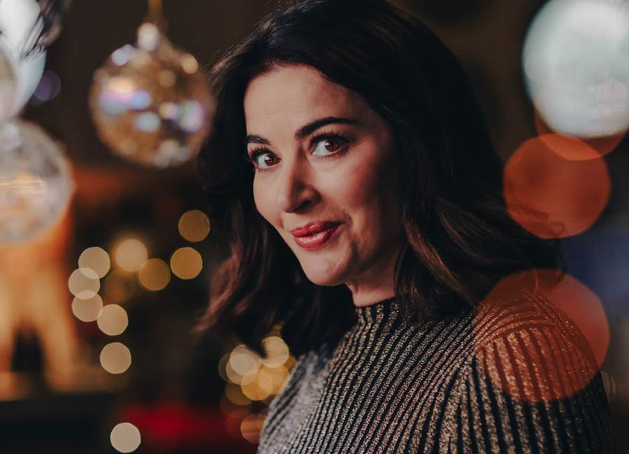'Just press it back in' Nigella Lawson makes viewers blush with