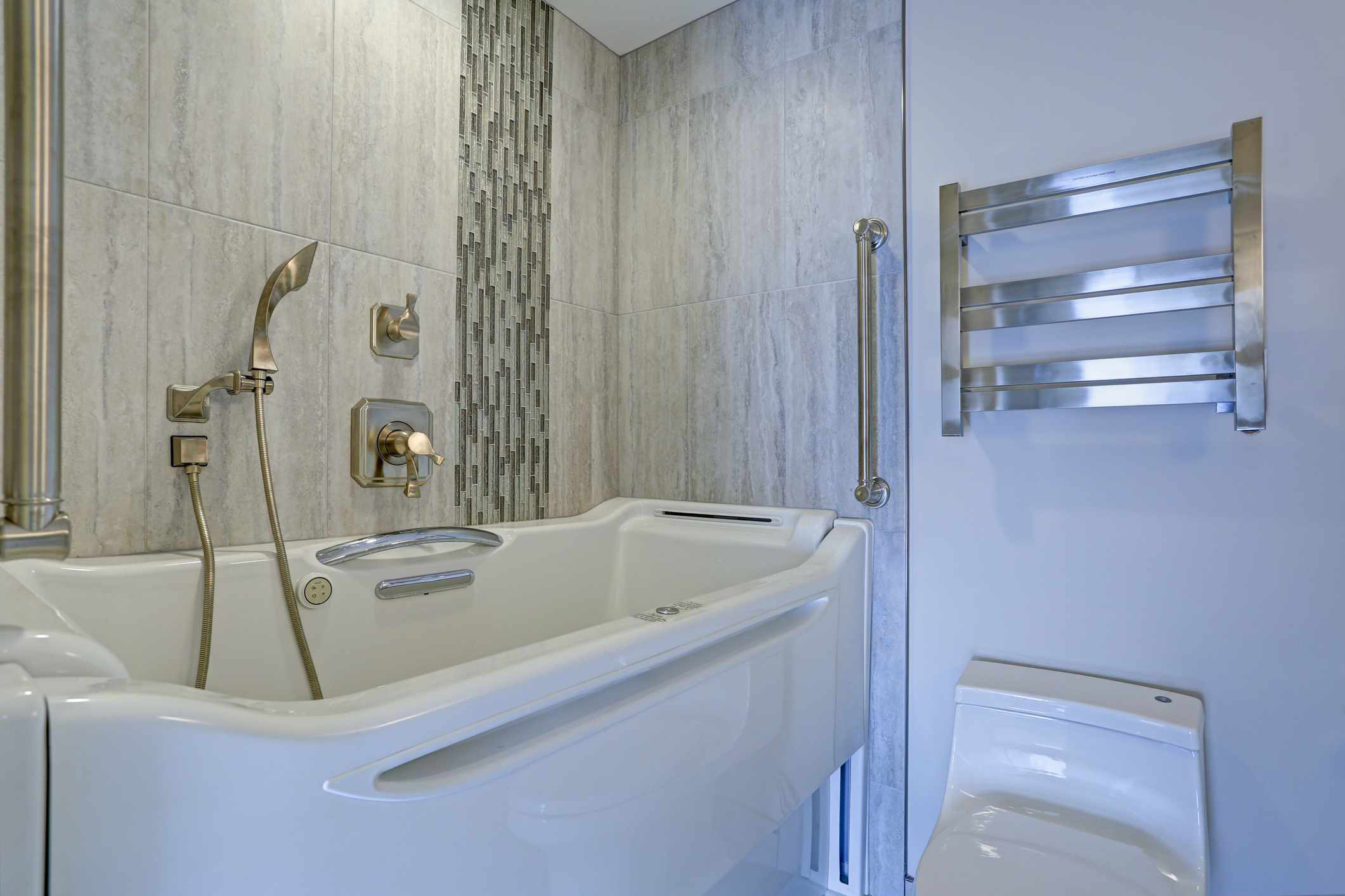 How Much Does a Walk-in Tub Cost? Here's What to Know