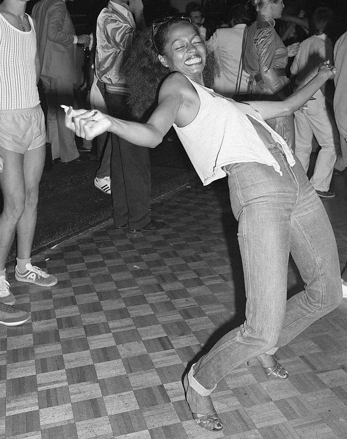 <p>First becoming popular as a member of the group the Supremes, Diana Ross quickly made a name for herself in the music industry. Here, we see her dancing the night away in the infamous Studio 54 disco nightclub in Midtown Manhattan, New York.</p> <p>From 1977 to 1980, people would flock to the club to forget about the world around them. Currently, the old Studio 54 location is being used as the location of a Broadway Theatre. </p>