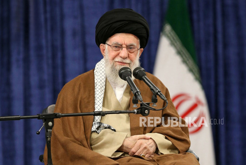 Khamenei Ajak Warga Iran Berpartisipasi Dalam Pemilu