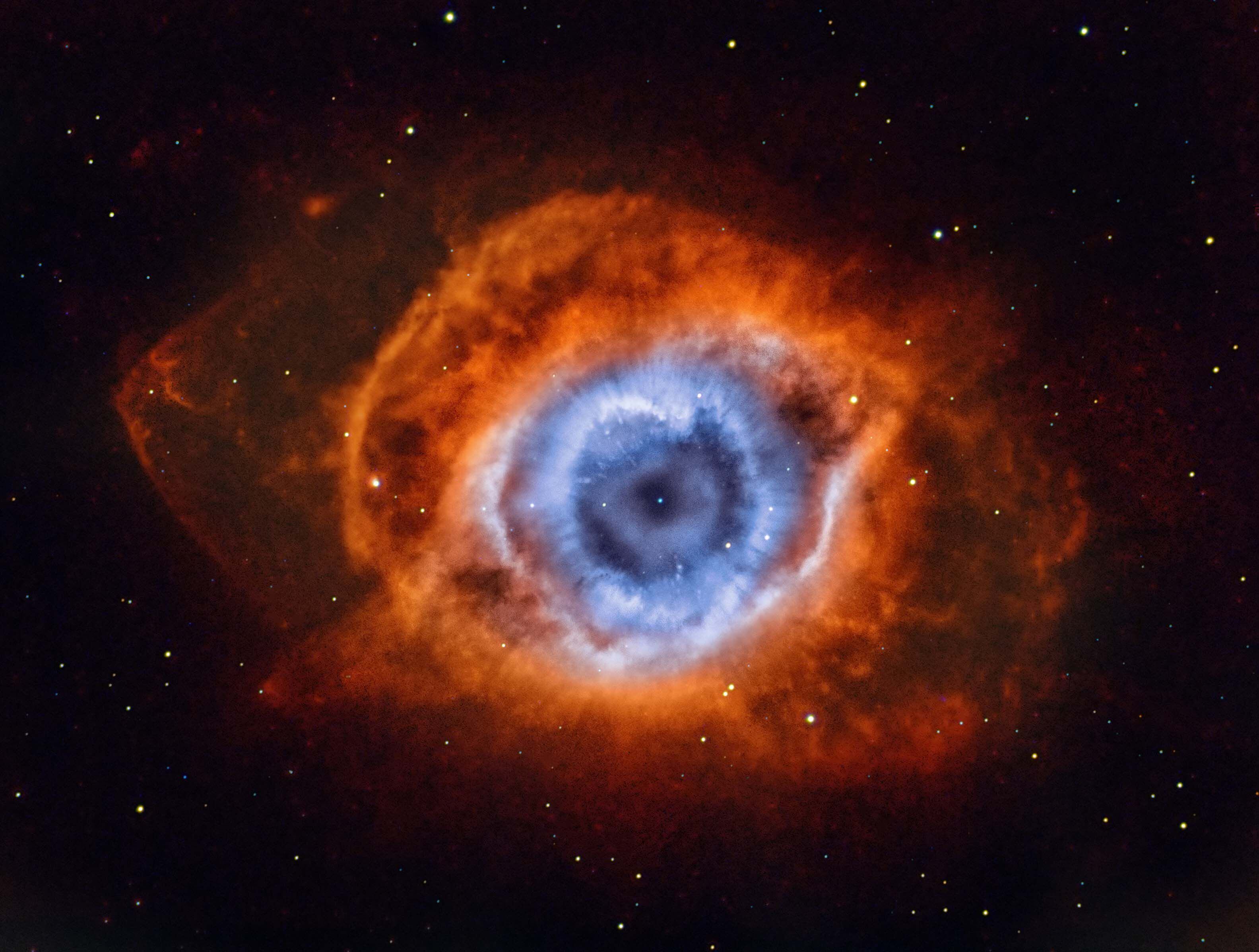 telescopio espacial hubble detecta el ‘ojo de dios’ a casi 700 años luz de distancia de la tierra
