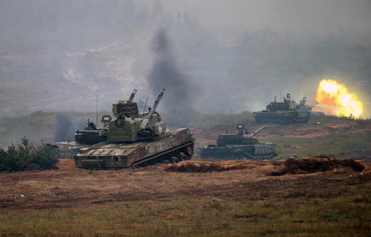 Учения российских военных. Военные учения Запад 2018. Запад 2017 военные учения. Боевые учения Россия. Учения Восток 2018.