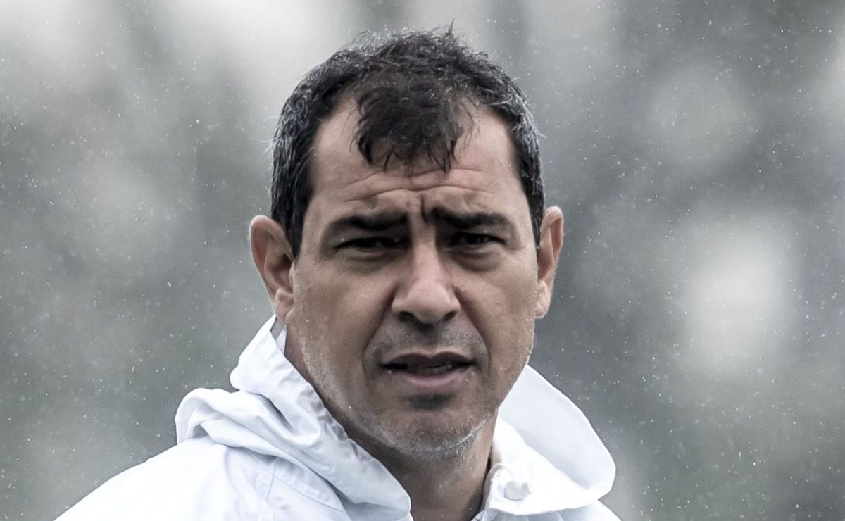 Reforço Para Carille No Santos: Jogador Rescinde Contrato E Fica Livre ...