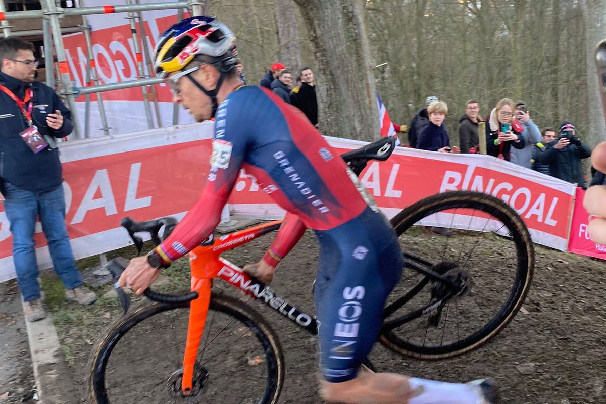 Pidcock Speelt Bij Eerste Krachtmeting 'Grote Drie' Geen Rol Van ...