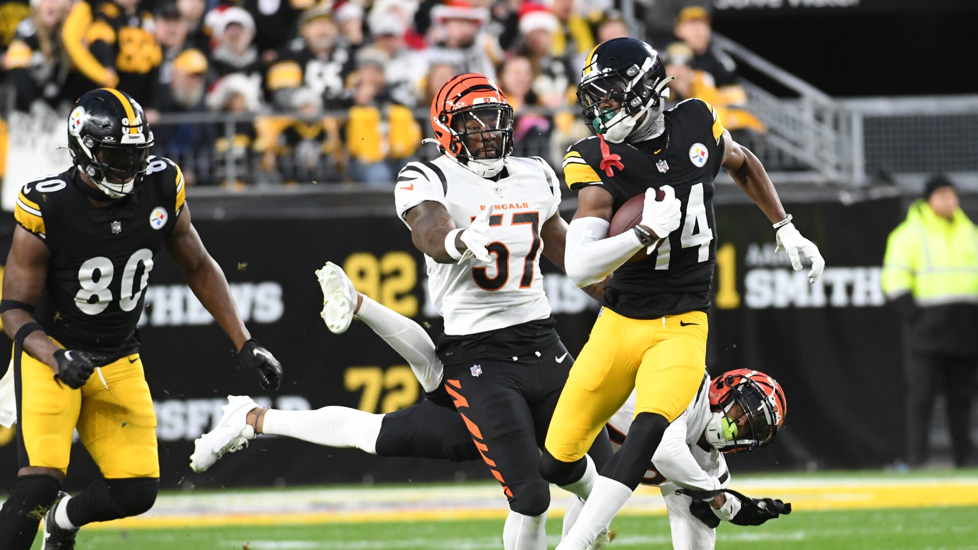 George Pickens Has Three Catches For 129 Yards, Steelers Lead Bengals ...