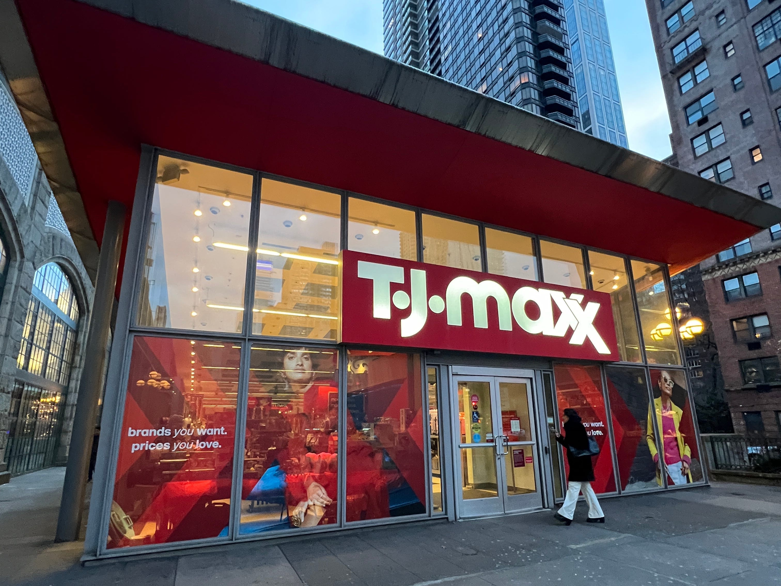 I Compared TJ Maxx Locations In The Suburbs And The City The Prices   AA1lYESp.img