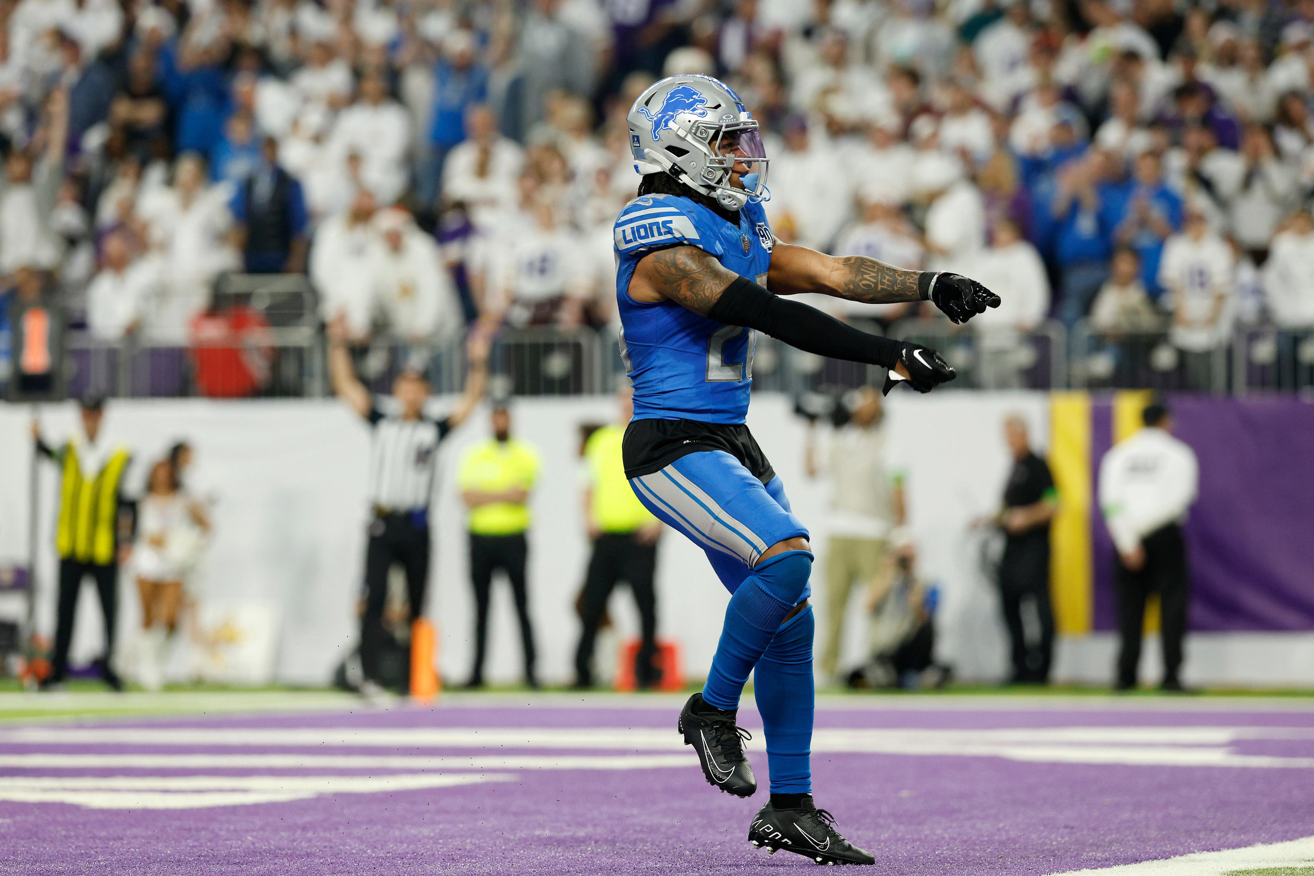 Jared Goff hits Sam LaPorta as Lions score TDs on first 3 drives