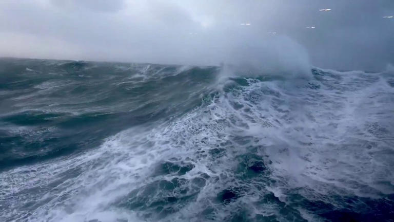 The rogue wave that tossed a Norwegian cruise ship. Credit: Thorsten Hansen/Tour operator and HX Hurtigruten Expeditions Agency /TMX