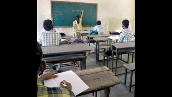 16 Schools Junior Colleges Closed In Pune District Due To Zero   AA1lZnVe.img