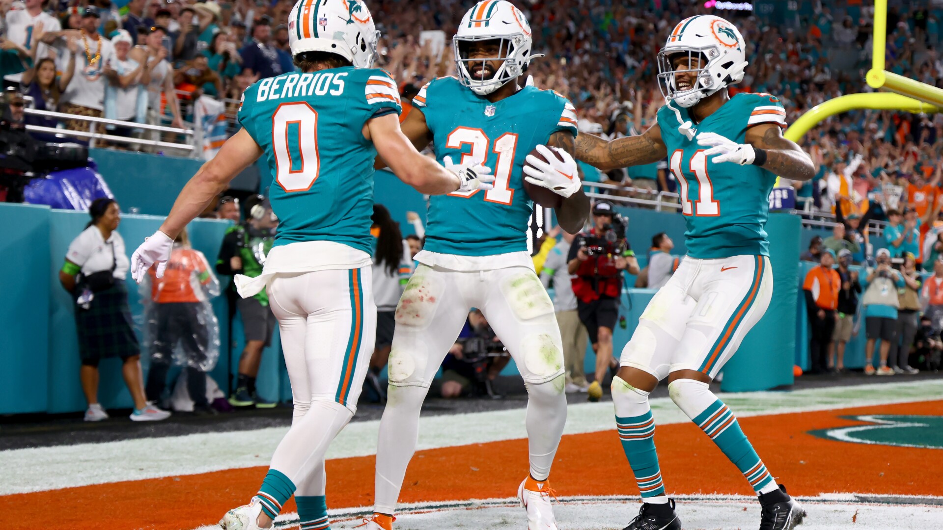 Dolphins Clinch Playoff Berth With 22-20 Win Over Cowboys