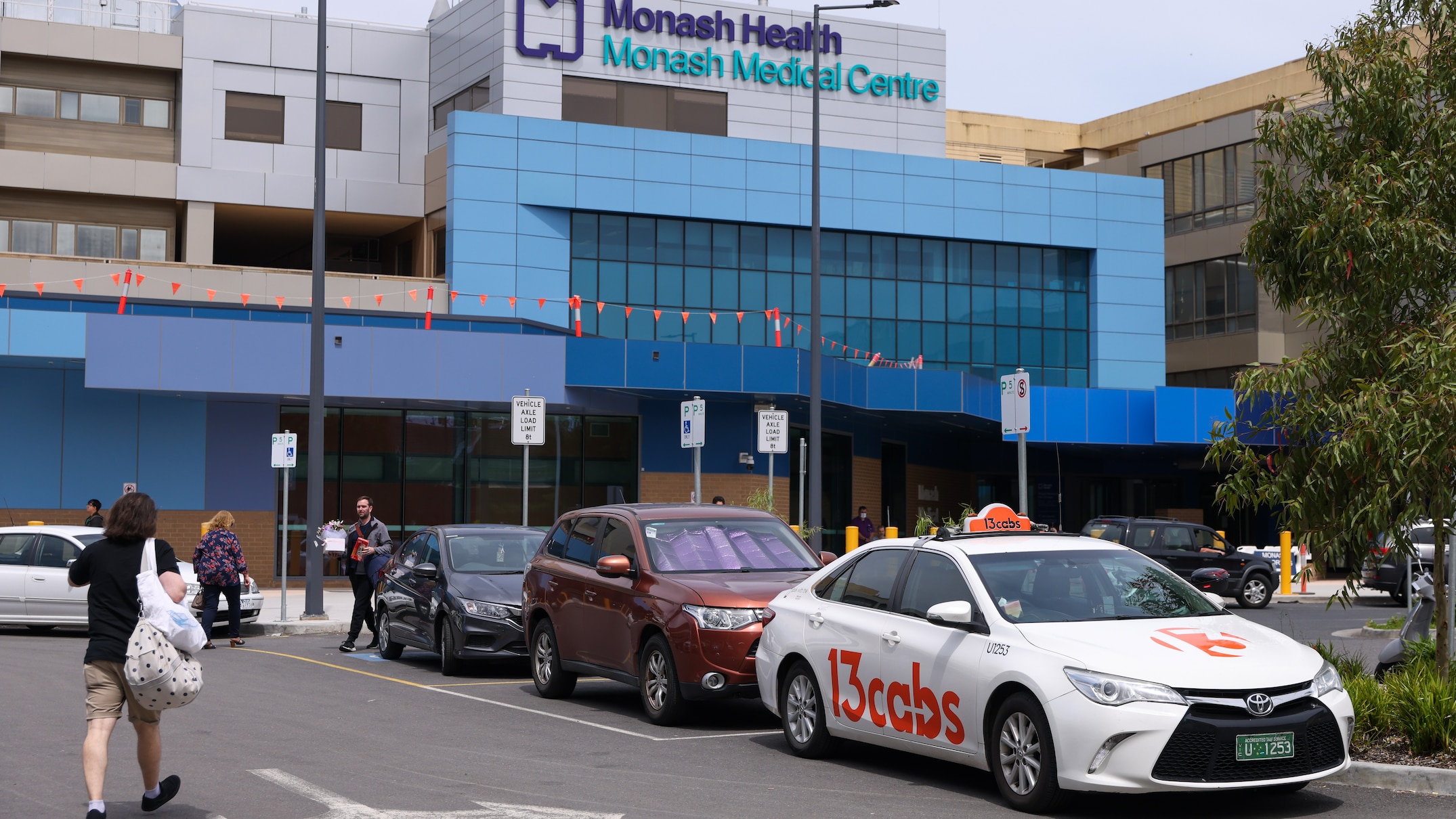 radiation leaked from cancer treatment room at monash medical centre in melbourne, documents reveal