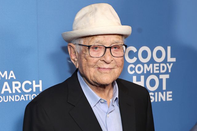 norman lear's family sang theme songs from his sitcoms in his final moments