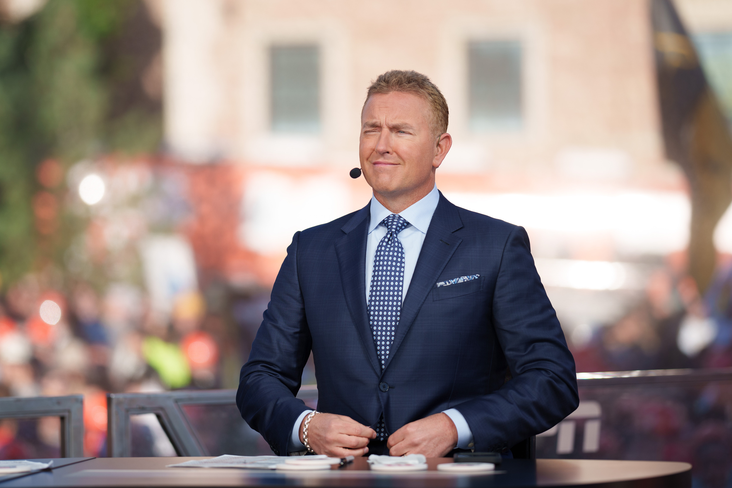 Chris Fowler, Kirk Herbstreit Get Top Billing For ESPN's College Bowl ...