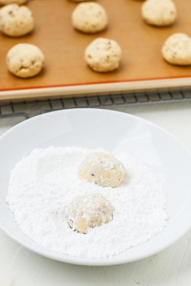 Snowball Cookies: How to Make Them from Scratch