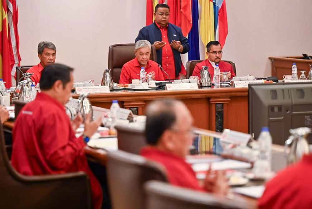 umno cleanup: an internal rejuvenation or a political gamble?