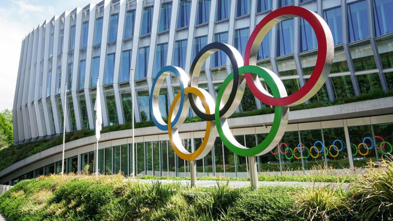 na olympiádu smějí medveděv i azarenková. výbor schválil start i dalších rusů a bělorusů