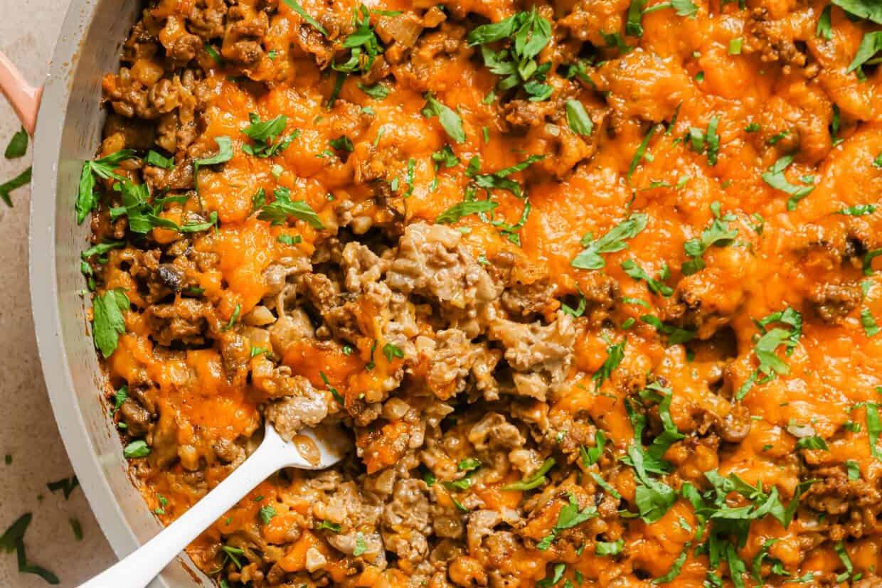 <p>A quick and easy, flavorful ground beef skillet recipe featuring shredded cheddar cheese, cauliflower rice, mushrooms, and creamy goodness. Ready in just 30 minutes for a delightful meal.<br><strong>Get the Recipe: </strong><a href="https://realbalanced.com/recipe/creamy-ground-beef-and-cauliflower-rice-skillet/?utm_source=msn&utm_medium=page&utm_campaign=msn">Creamy Ground Beef Skillet with Cauliflower Rice</a></p>