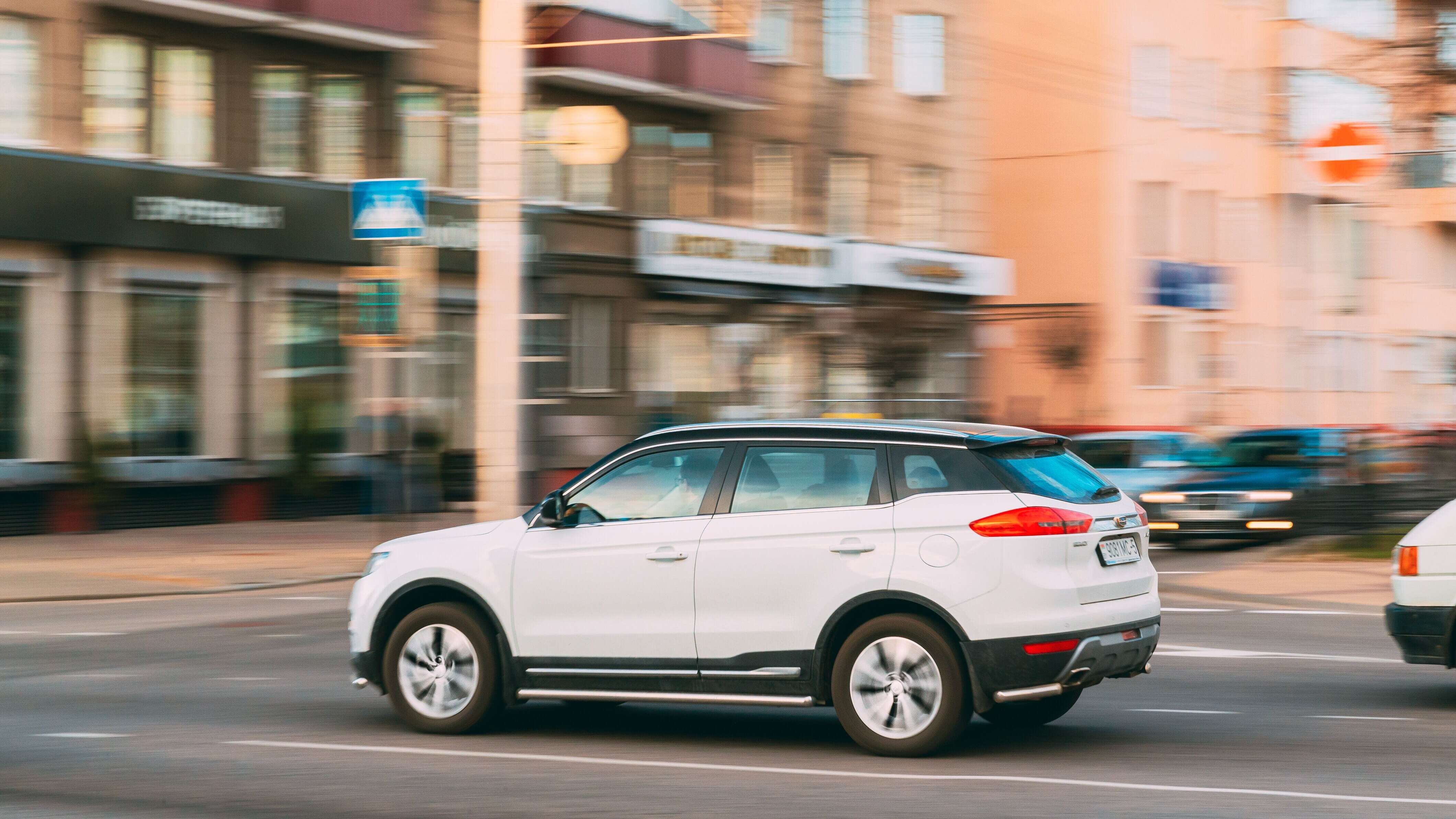 À Paris, Les SUV Pourraient Payer Trois Fois Plus Cher Le Stationnement ...