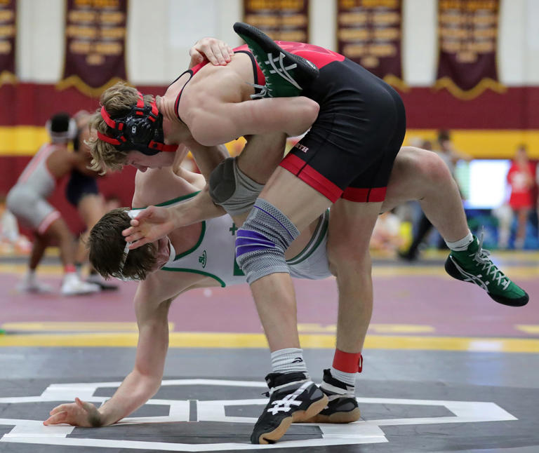 Brecksville wrestling's Seacrist beats World champ at Ironman, Jaxon