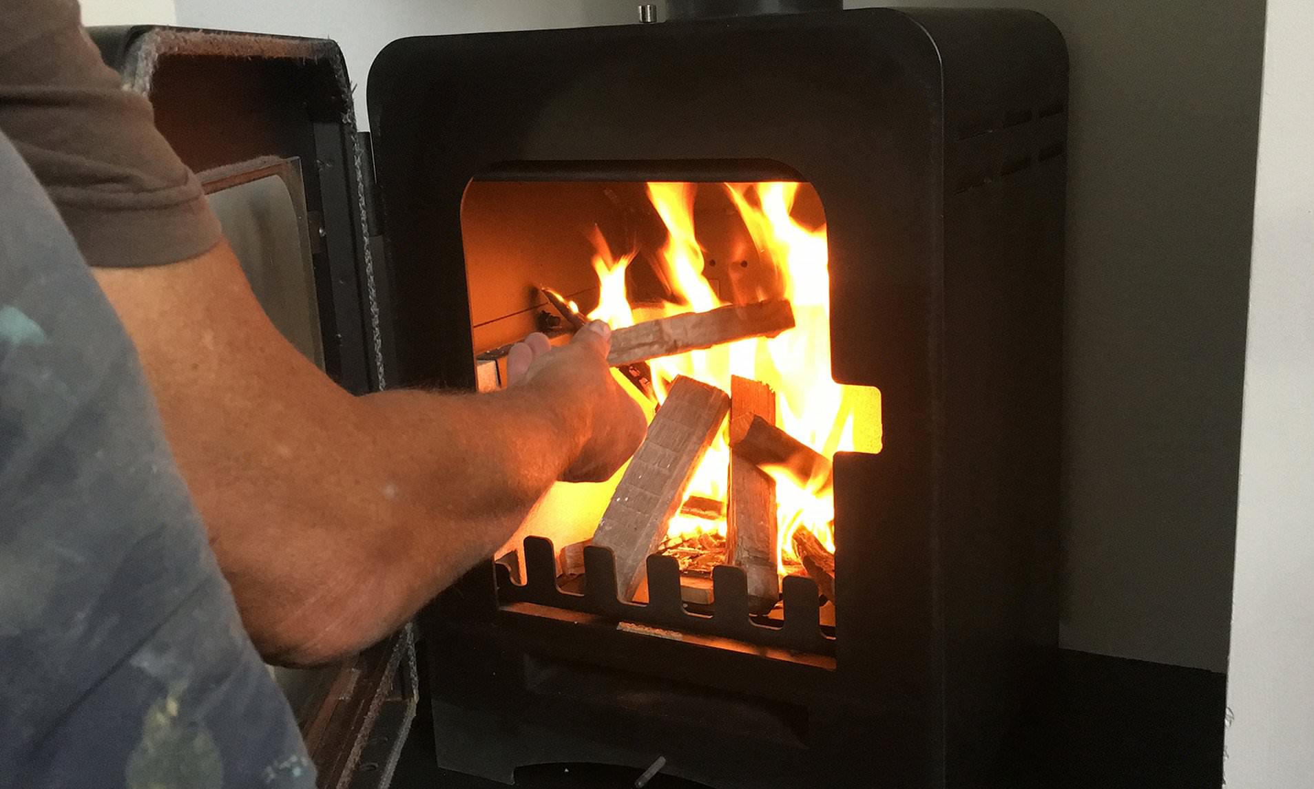 Households Using Log Burners For Heating Buy Less Wood To Combat High   AA1lew2M.img