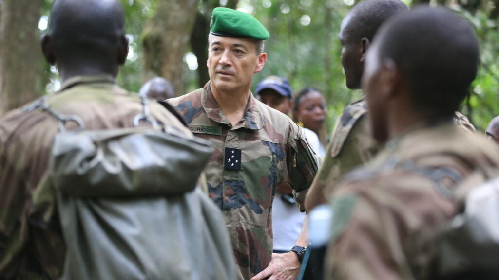 bénin: visite à cotonou du général thierry burkhard, chef d’état-major des armées françaises