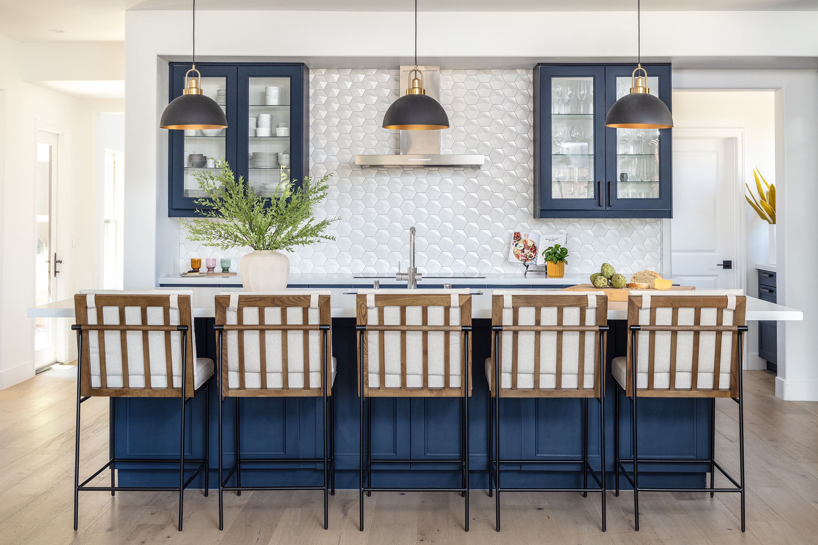 One Of 2024 S Biggest Kitchen Trends Is Herringbone Flooring   AA1lf4CO.img