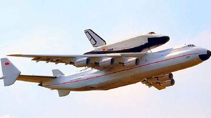 <p>The AN-225 is a cargo plane designed for airlifting that utilizes six turbofan engines for power. It is currently the largest and heaviest aircraft ever constructed. The AN-225 was originally built in the 1980s to transport the USSR’s Buran spaceplane. This aircraft can take off with a maximum weight of 640 tons and boasts the longest wingspan ever recorded.</p>