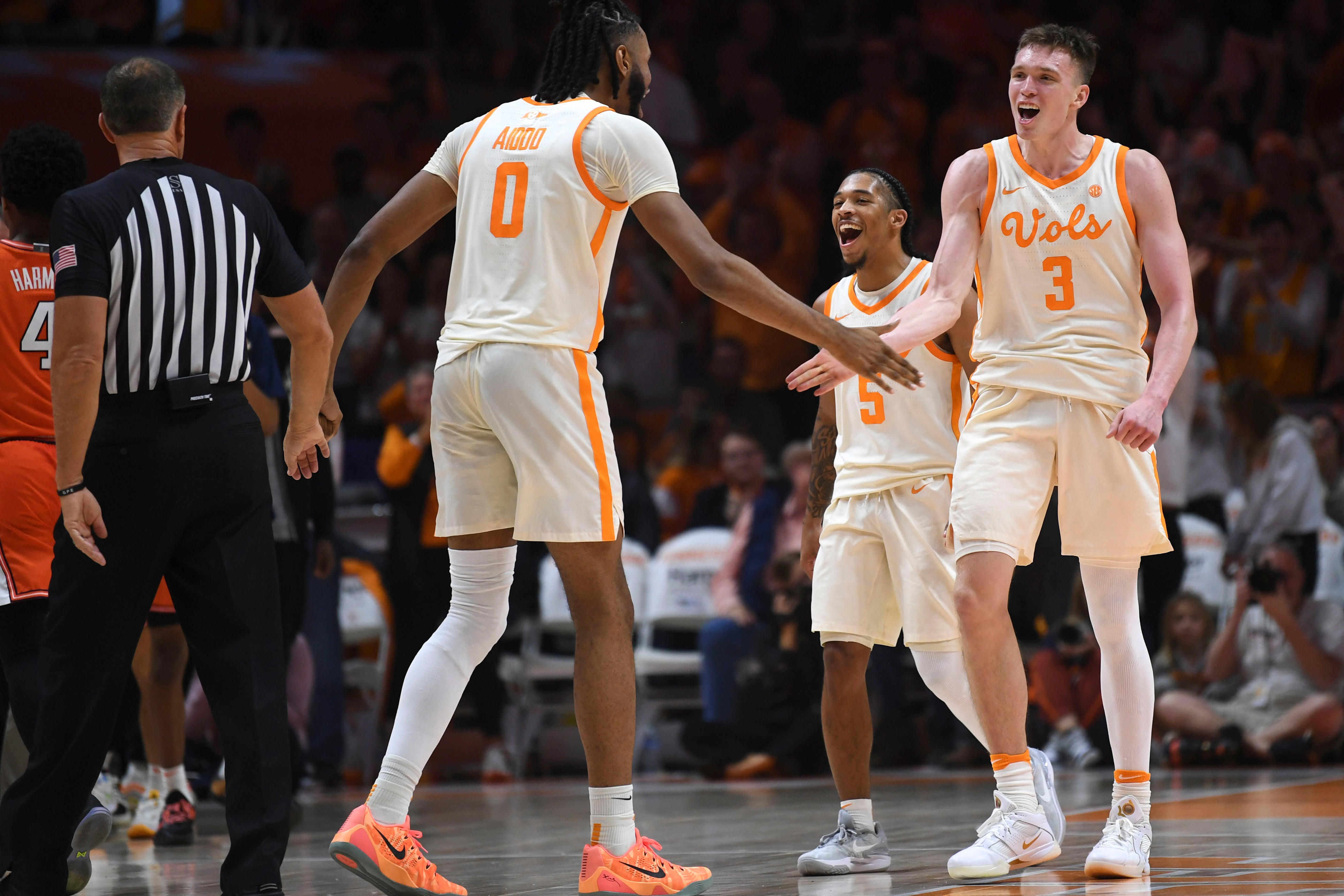 Dalton Knecht Stars Again As No. 13 Tennessee Basketball Tops No. 18 ...