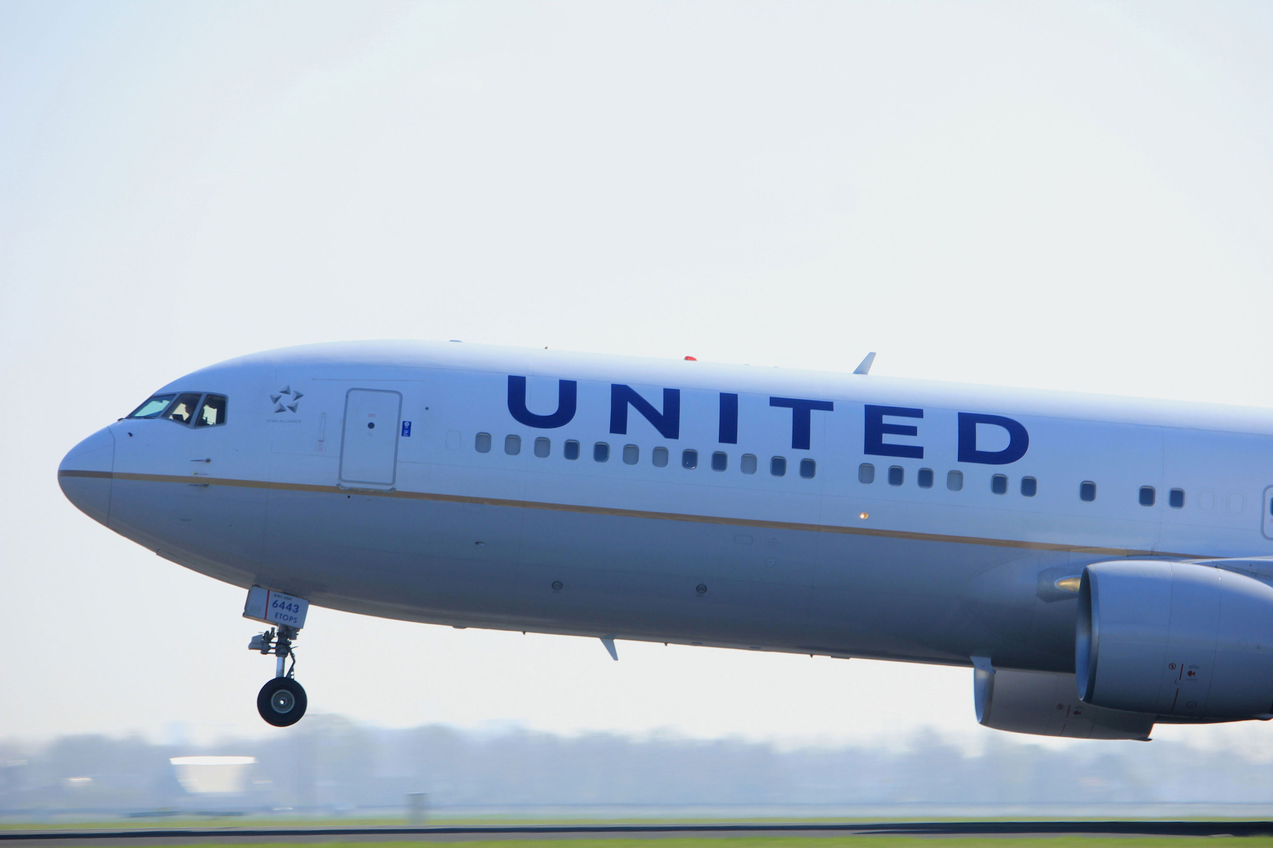 United Airlines To Temporarily Suspend Flights To Santiago In 2024   AA1lfS4a.img