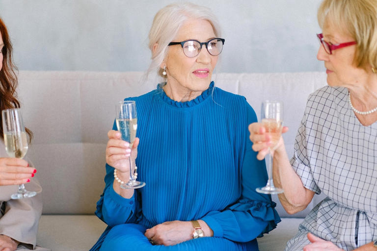 Discover the answer to your worries about what to wear to a retirement party with this ultimate guide. From casual to formal, we got all outfits ready!
