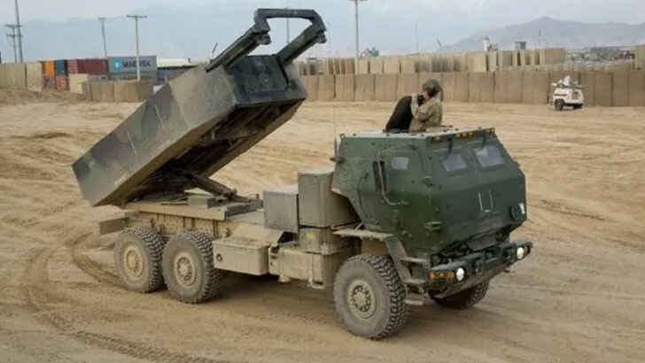 <p>The M142 High Mobility Artillery Rocket System (HIMARS) is a unique rocket launcher that is mounted on wheels. With its mobility, this rocket launcher can fire six M270 rockets over a range of 186 miles, or one MGM-140 ATACMS missile. What’s more, the HIMARS can travel at a speed of over 50 miles per hour and has a maximum range of 300 miles. The HIMARS was developed by Lockheed Martin and is a valuable asset to the military.</p>