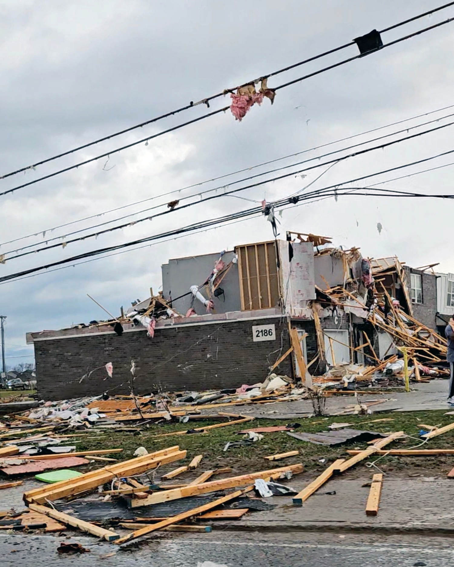 toddler among 6 dead as tornadoes tear across tennessee