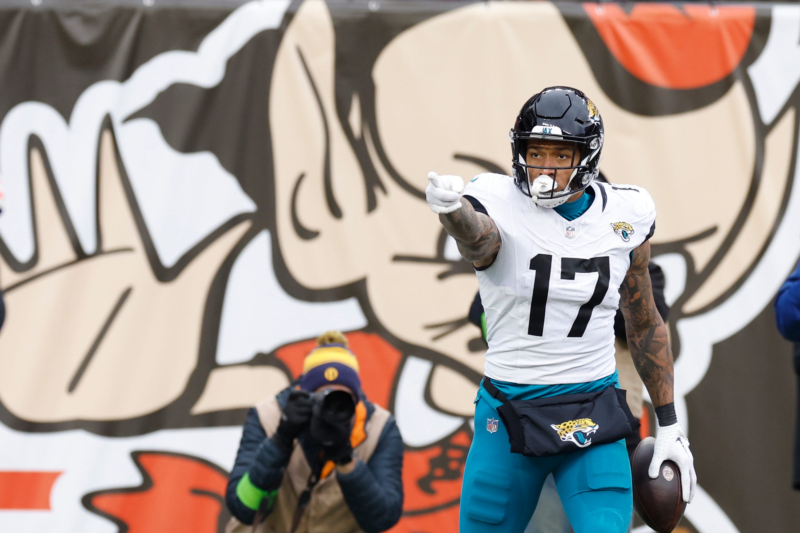 Jaguars TE Evan Engram Named To 2024 Pro Bowl Games With Travis Kelce ...