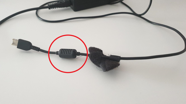 We'll explain what that strange cylinder on your charging cable is. | © EarlyGame