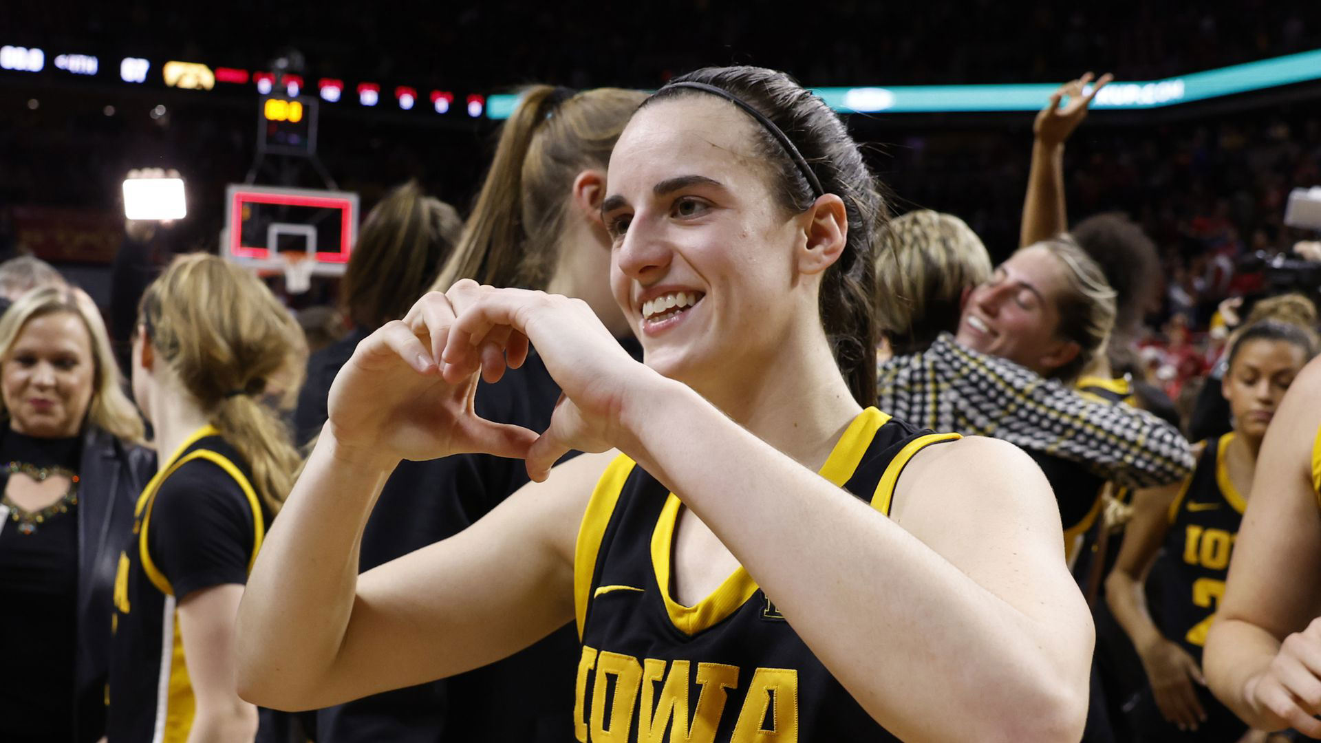 Caitlin Clark is going to Indiana Fever in 2024 WNBA Draft ... if she ...