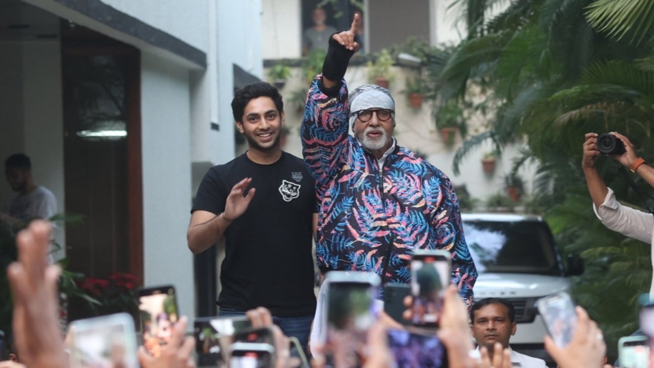 PICS: Amitabh Bachchan Meets Fans With Grandson Agastya Nanda; The ...