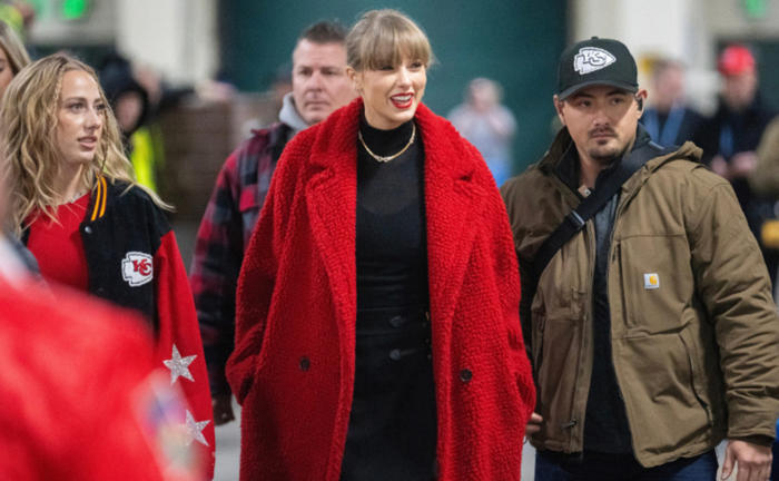 viral video shows taylor swift entering stadium in disguise to watch travis kelce play for the first time