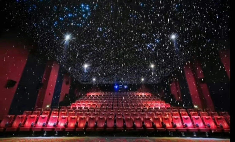 《一闪一闪亮星星》预售破2亿，下雪场被秒罄，影院试雪发生雪崩
