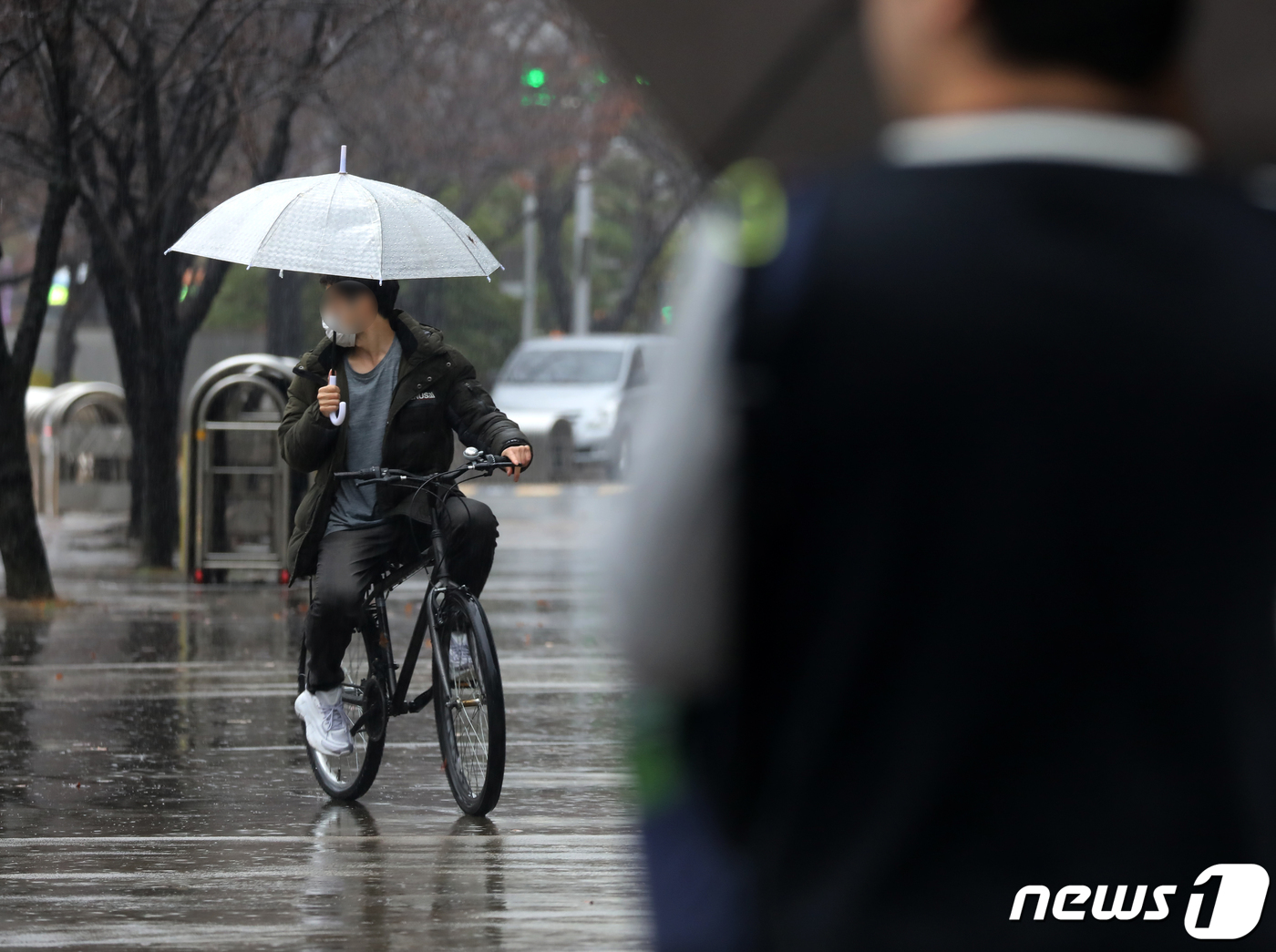 [오늘의 날씨]부산·경남(5일, 일)… 천둥·번개 동반 많은 비