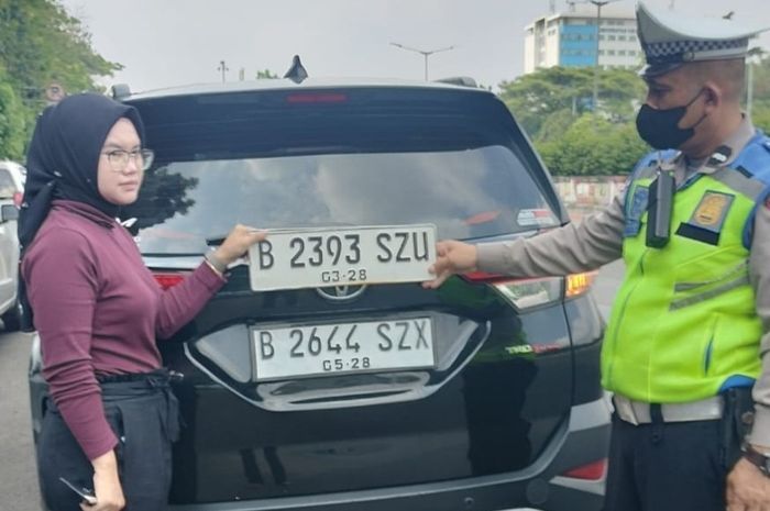 Minggu Depan: Petugas Pengintai Nomor Polisi di Jakarta Hanya Bekerja 3 Hari, Inilah Alasannya