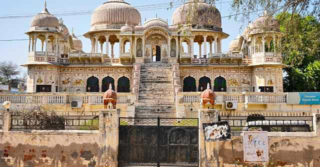  Rajasthan on Two Wheels: A Cultural and Scenic Biking Tour 