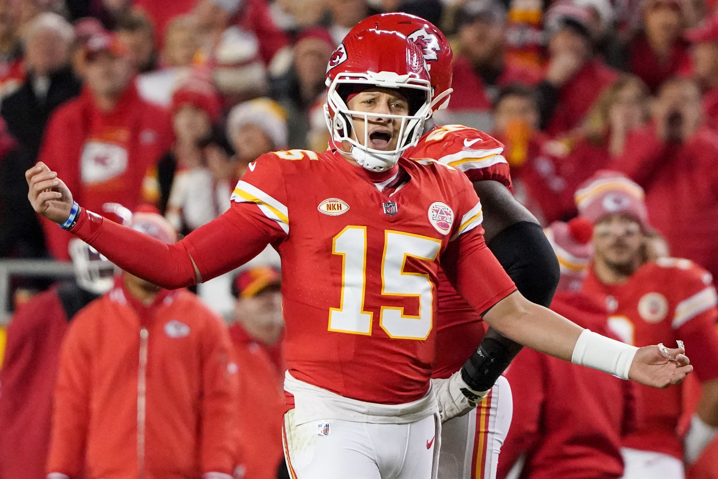 A Heated Patrick Mahomes Had to be Held Back From Refs at End of Chiefs ...