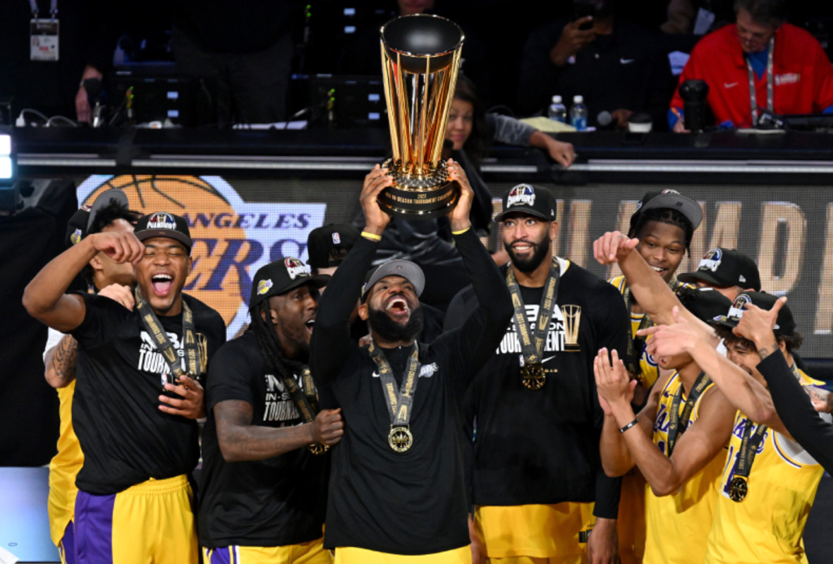 nba fans roasting lakers for raising another ‘championship’ banner