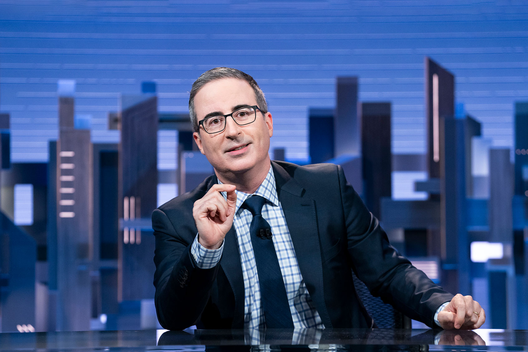 Tonight john. Джон Оливер. Джон неделя. Last week Tonight with John Oliver. Оливер Флинн gey.