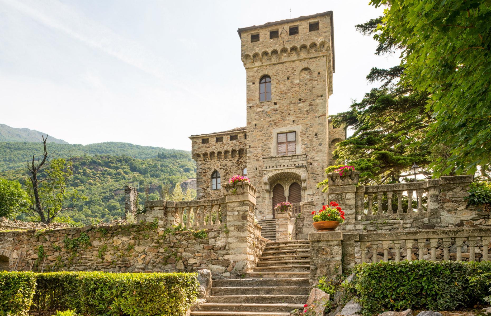 19 Fairytale Castles In America And Around The World You Can Actually ...